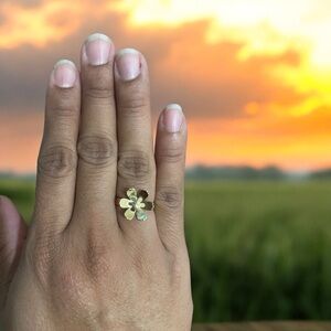 14k gold flower ring size 7 brand new with tags, !beautiful!